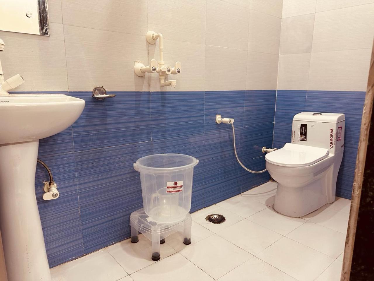 The Lord Krishna Residency Vrindavan Hotel Bagian luar foto