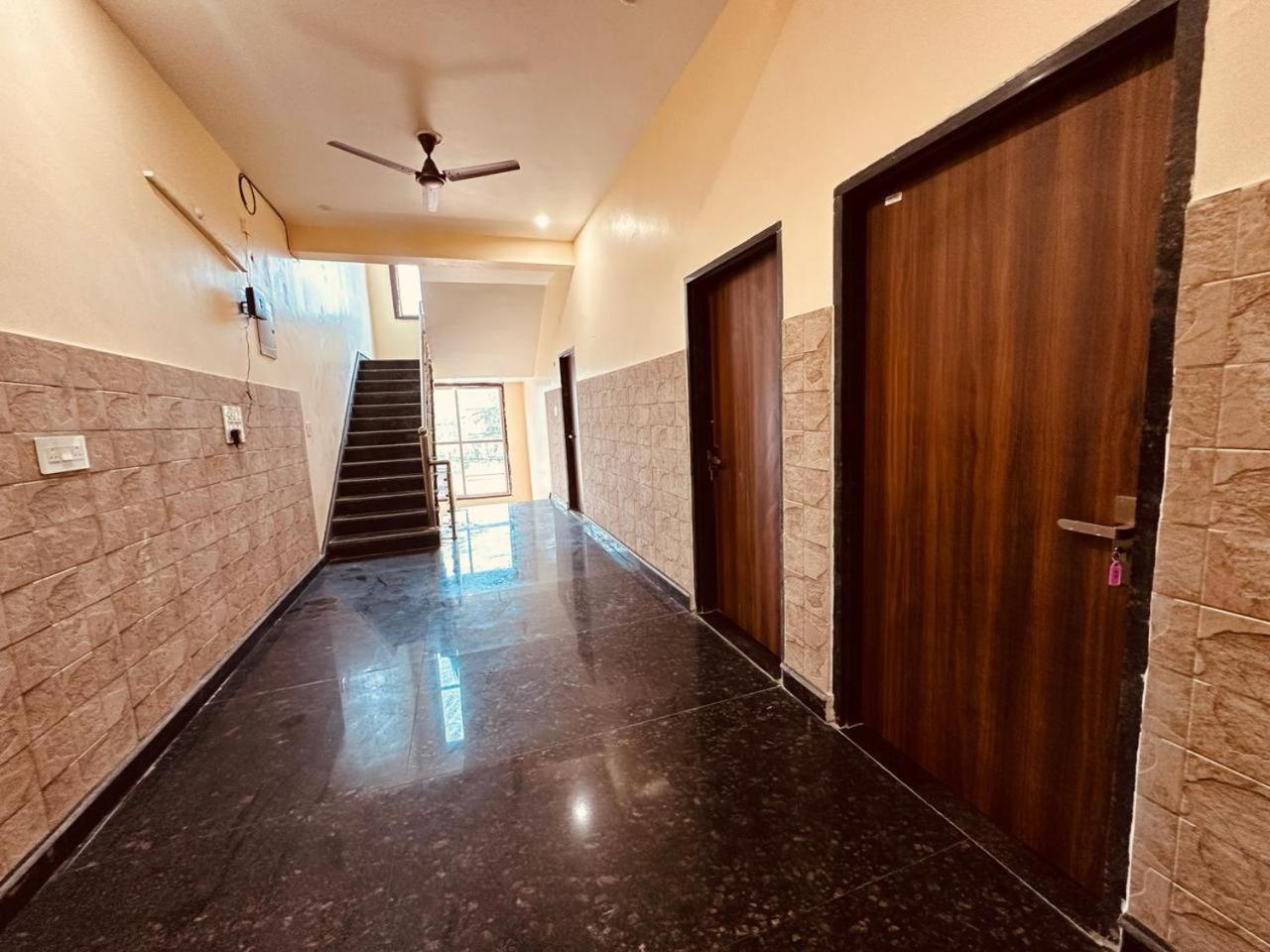 The Lord Krishna Residency Vrindavan Hotel Bagian luar foto